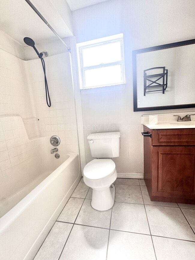 Building Photo - 708 Green Ct