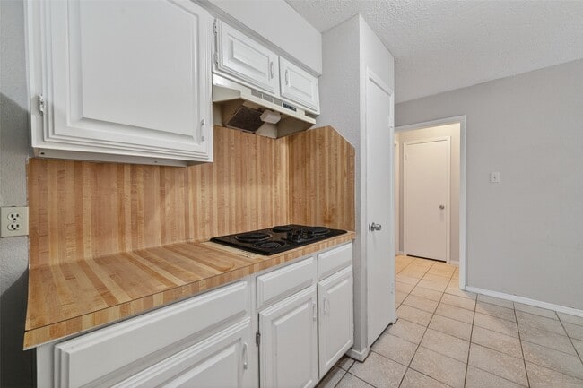 Building Photo - 4742 Tain Dr