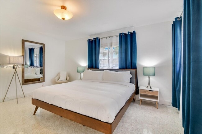 Building Photo - 2901 NW 9th Terrace