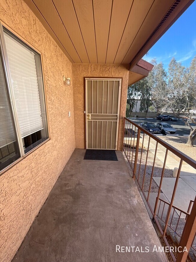 Building Photo - Updated Condo Available in Dobson Ranch!