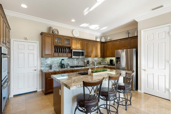Building Photo - 60602 Juniper Ln