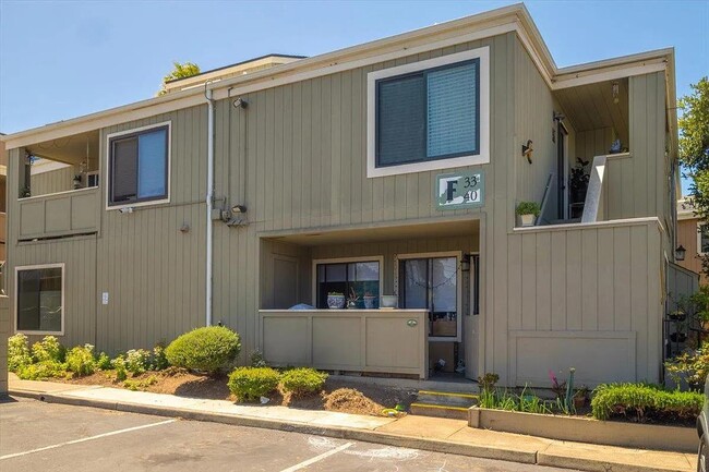 Building Photo - 820 Casanova Ave