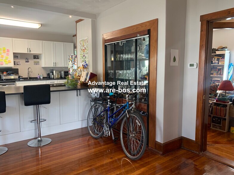Building Photo - 81 Litchfield St