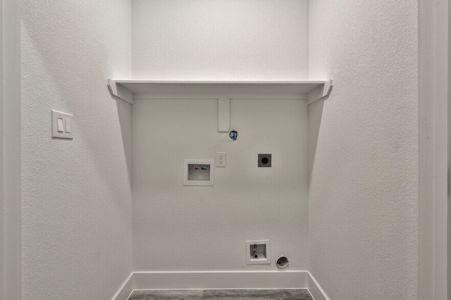 Building Photo - 7811 Sandra St