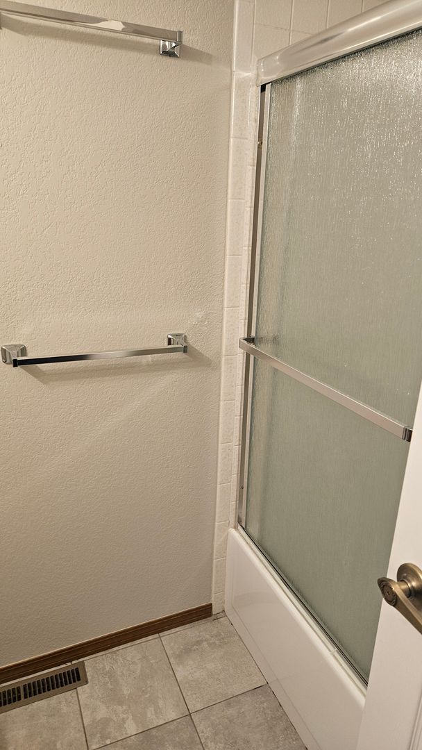 Building Photo - Clean 4 Bedroom Home near CSU