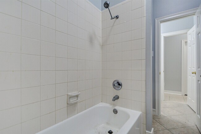 Building Photo - 3223 Logan Crest Ct