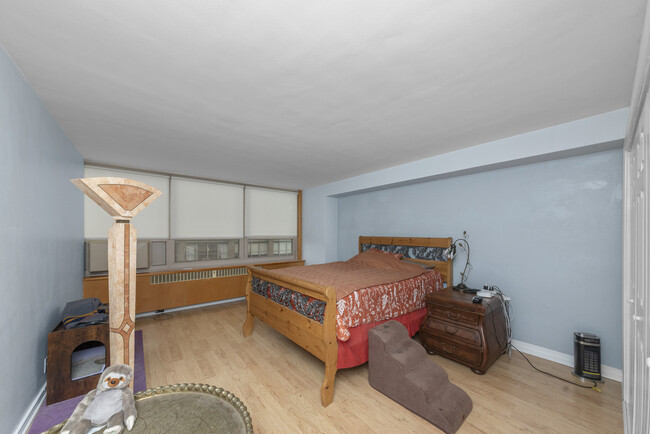 Building Photo - 3950 N Lake Shore Dr