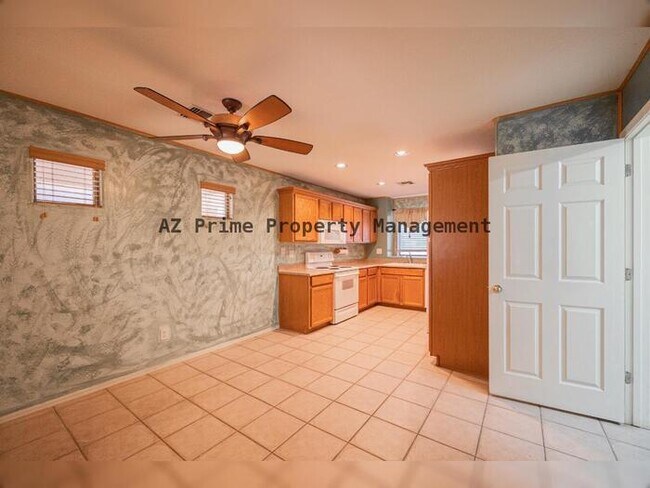 Building Photo - 6715 S 35th Dr