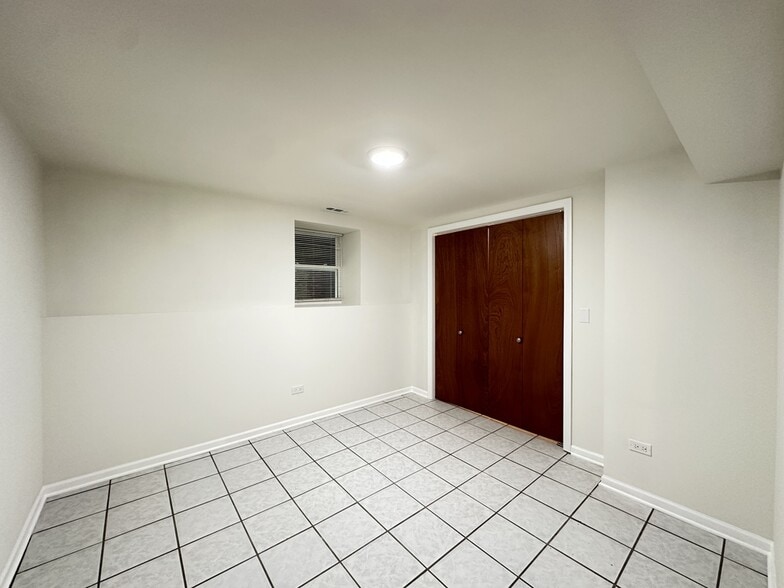 Building Photo - 5806 N Broadway St