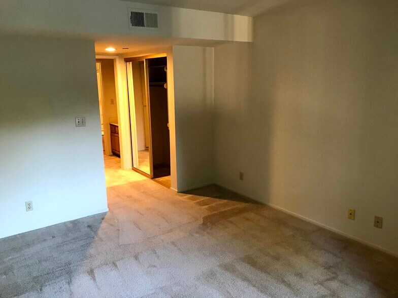 Guest Bedroom - 1830 N Verdugo Rd