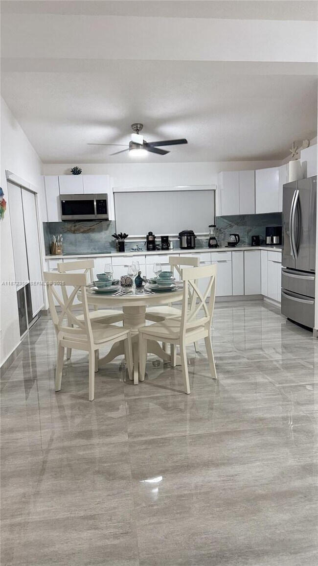 Building Photo - 60 SE Marlin Ave