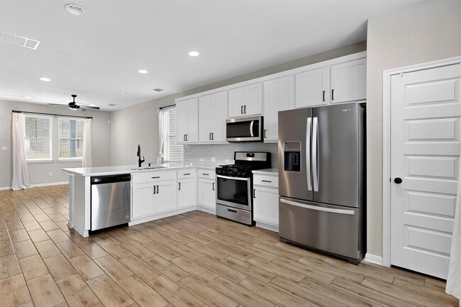 Building Photo - 2025 Arendale Dr
