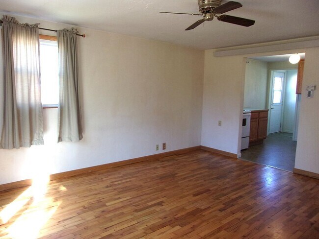 Building Photo - Comfortable Living Just Minutes from Old Town | Cozy 2-Bedroom Home