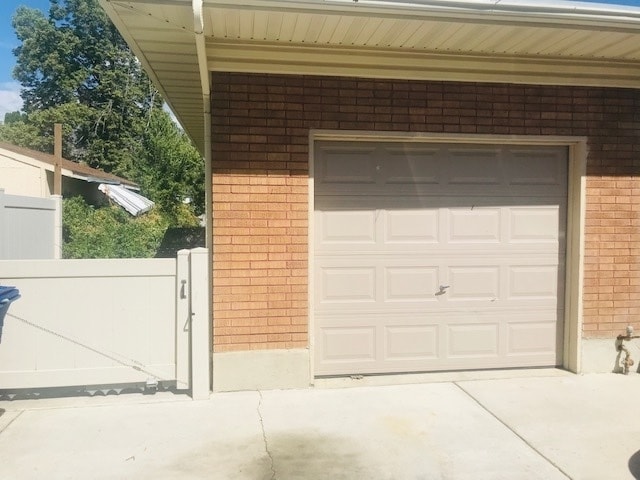Building Photo - Beautiful home, new cabinets, updated carp...