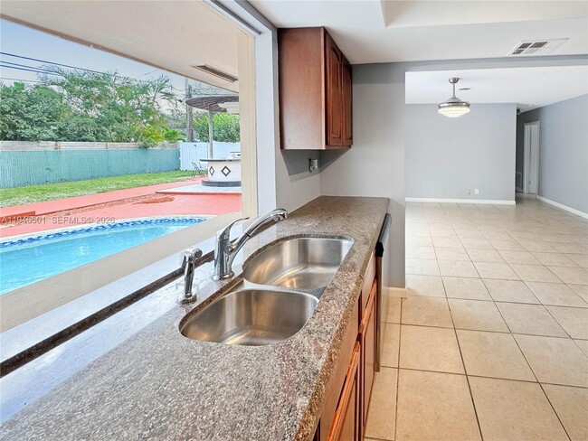 Building Photo - 6210 NE 21st Rd