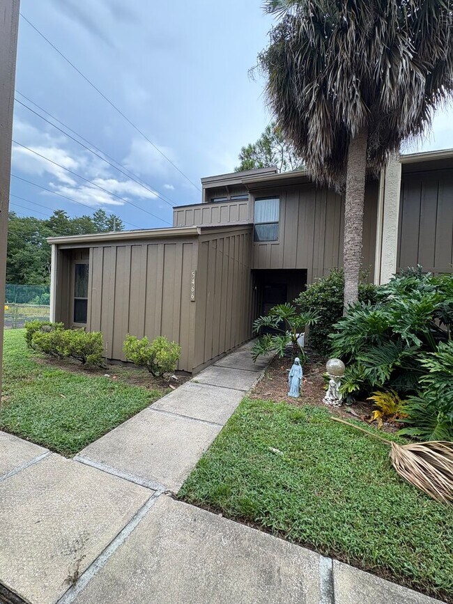 Building Photo - Spacious 3-Bedroom Condo in Cypress Woods