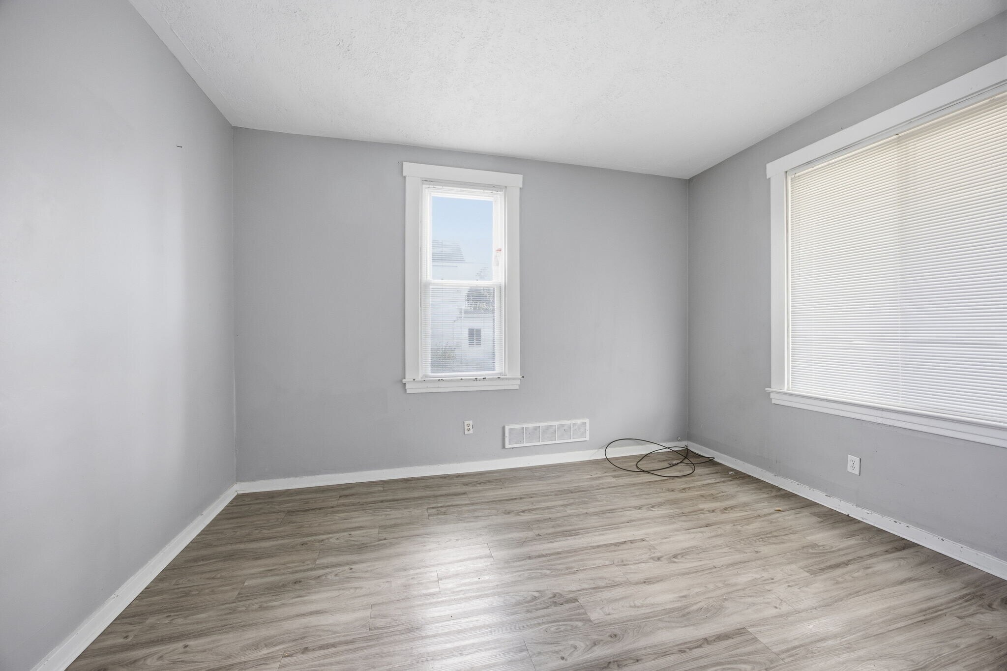 Building Photo - 827 Hinnerman St