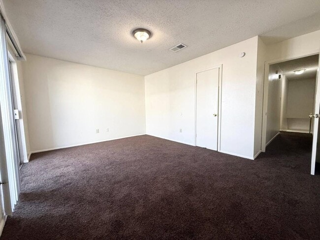 Building Photo - 1624 Newport Pl