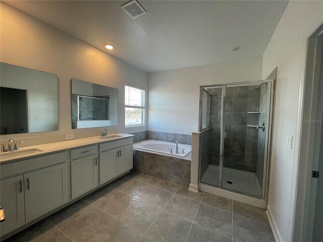 Building Photo - 5267 Dagenham Dr