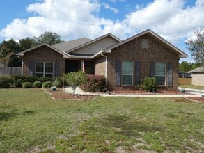 Building Photo - 3-Bedroom All Brick Home - Terra Bella