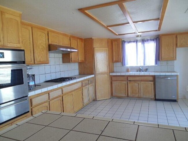 Building Photo - 27401 Lakeview Dr