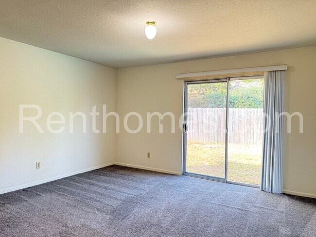 Building Photo - 1553 Palomar Dr