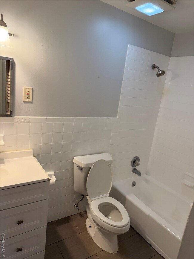 Building Photo - 35 Prairie Ave