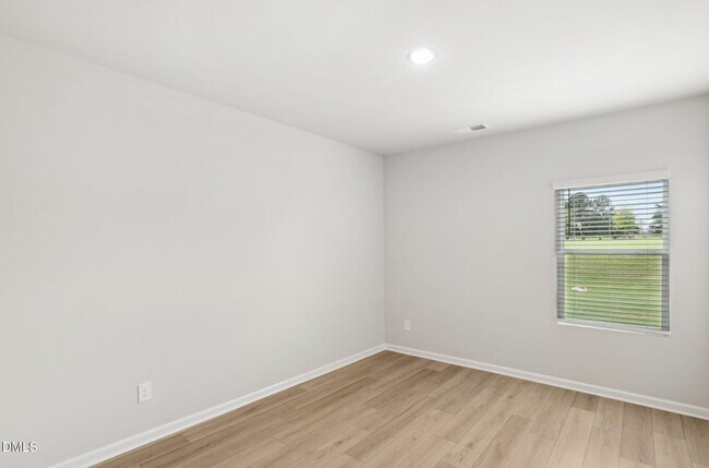 Building Photo - Spacious 5 Bedroom, 3 Bath Home with Loft & Main Level Bedroom - Move in Ready