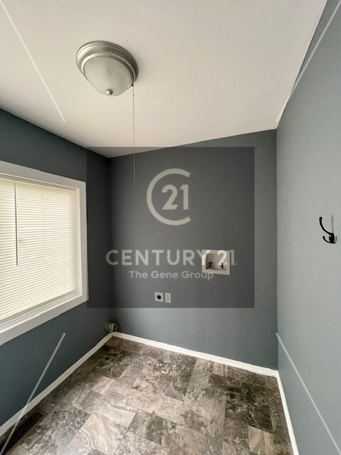 Building Photo - 2114 Wayne Ave