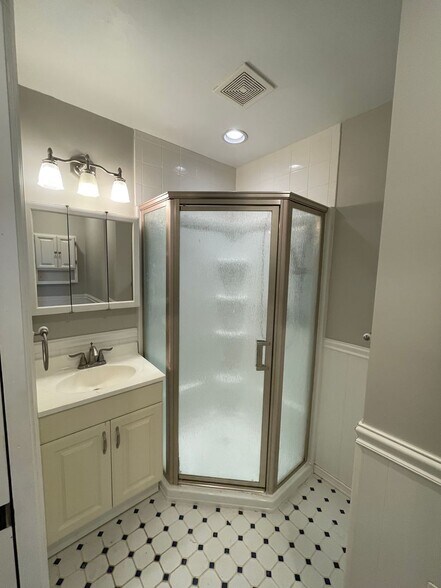 Building Photo - 6217 Aragon Dr