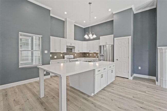 Building Photo - 2116 Bidwell Dr