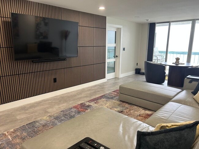 Building Photo - 9940 S Ocean Dr