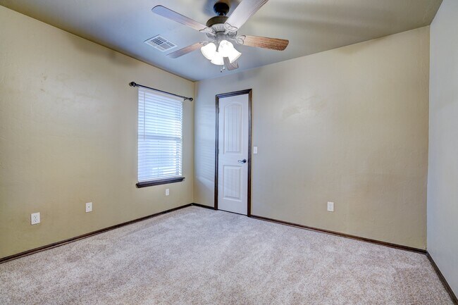 Building Photo - 812 Ryan Rd