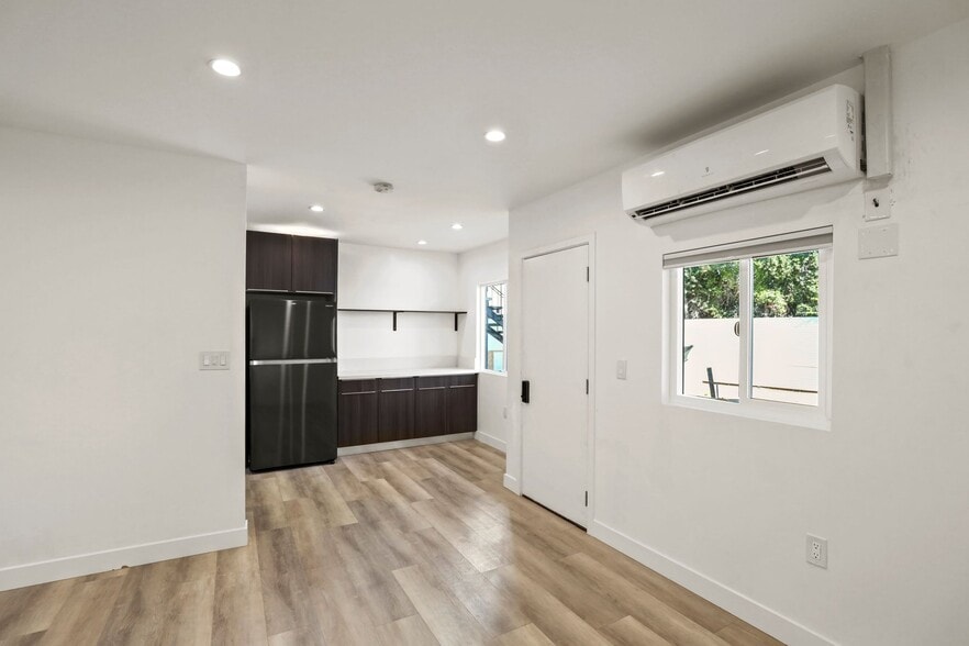 Building Photo - 2561 W Ave 30