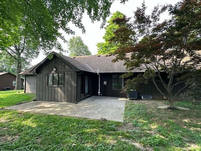 Building Photo - Single family home available to rent, located on Quincy's East Side.