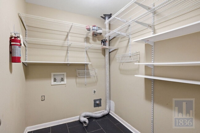 Building Photo - 2416 S 5th St