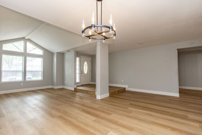 Building Photo - Charming 3-bedroom 2 bathroom Home