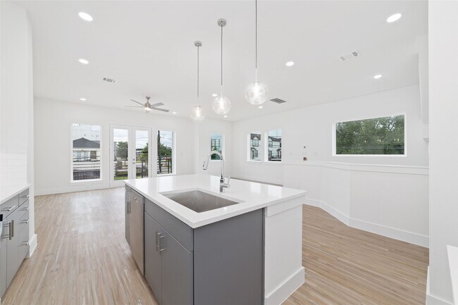 Building Photo - 2107 Holman St