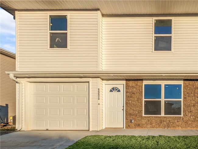 Building Photo - 1214 Nedra Dr