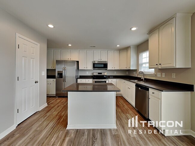 Building Photo - 2208 Ballingarry Dr
