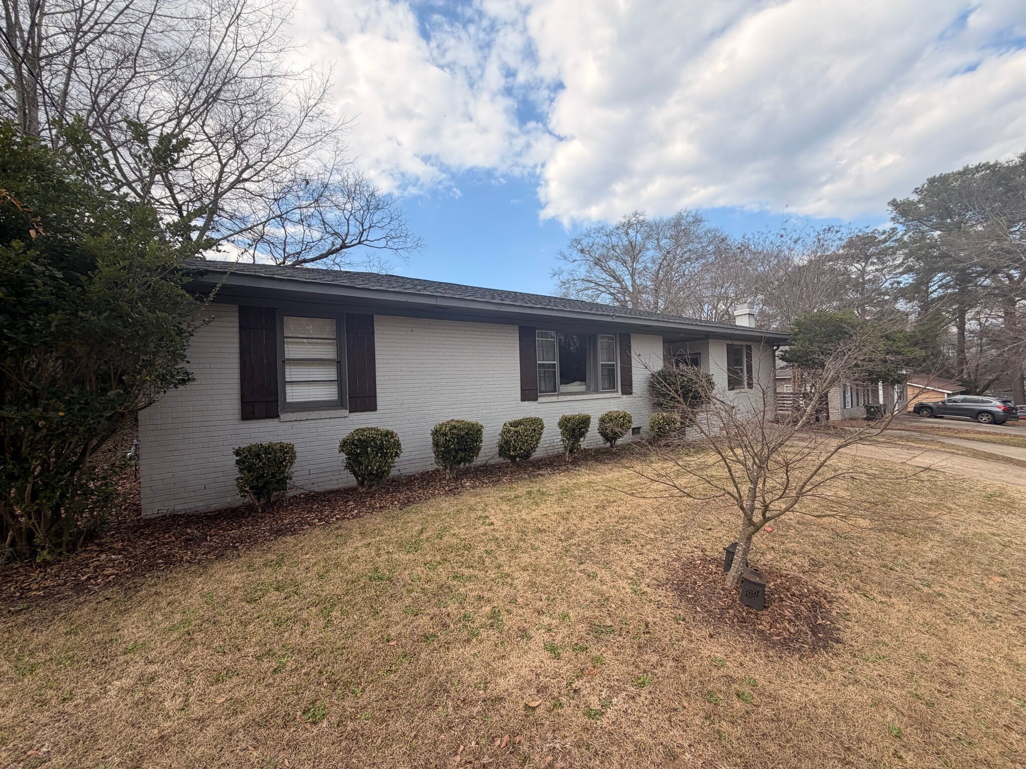 Building Photo - 321 Village Dr