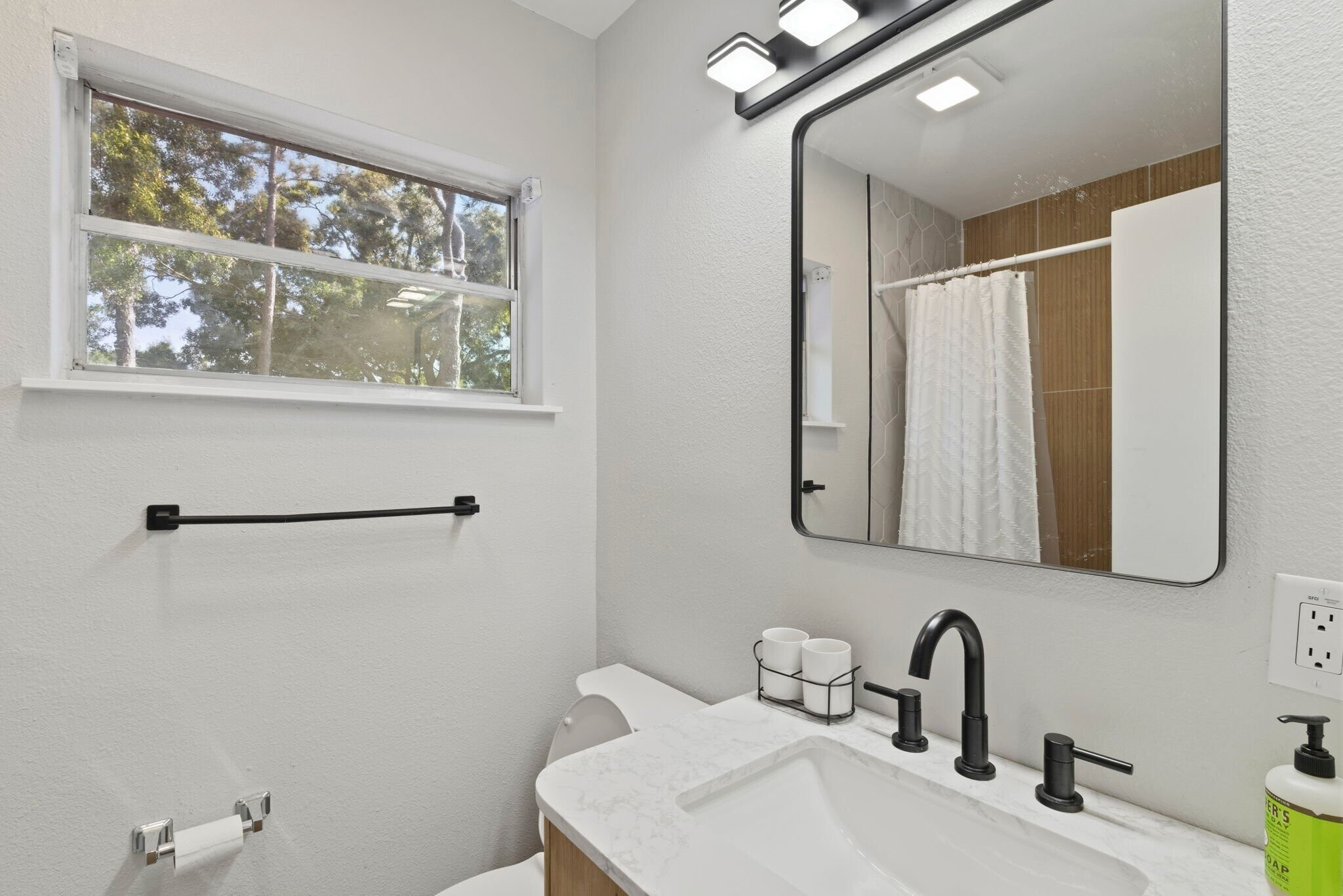 Building Photo - 4206 W Iowa Ave