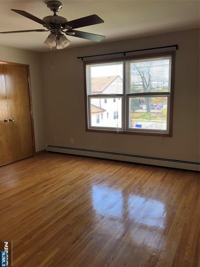 Building Photo - 504 2nd