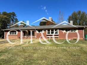 Building Photo - Charming All-Brick Home in Chesnee!
