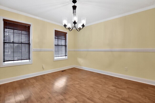 Building Photo - Pet Friendly Four Bedroom!