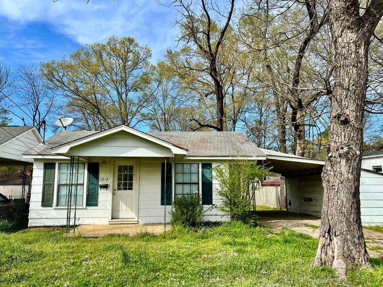 Primary Photo - 1212 E Highland Ave