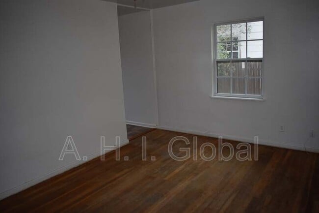Building Photo - 4634 S Hughes St