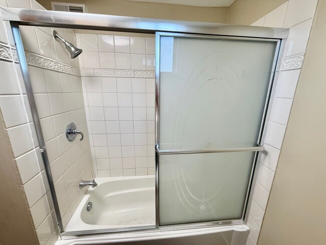 Building Photo - Hopewell - Near 5 Points - 2 Bedroom - 2 B...