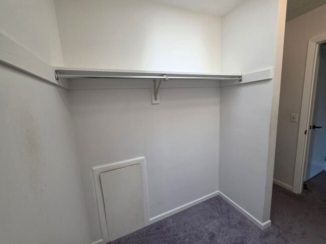 Building Photo - Spacious Town Home in Brighton Heights!