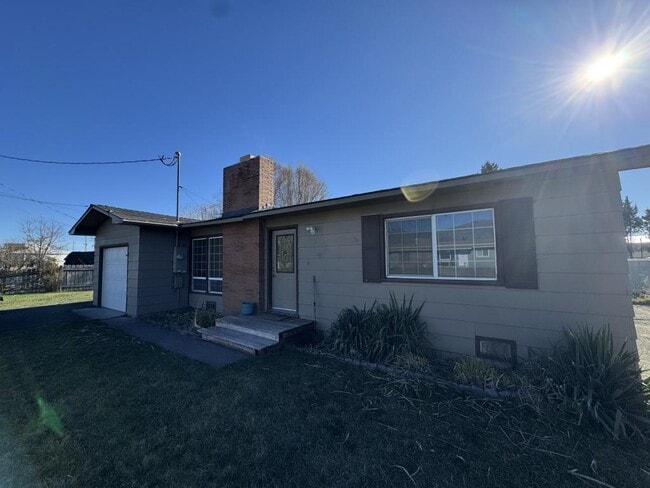 Building Photo - 1934 Crest St